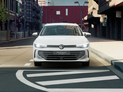 Auto Volkswagen Passat 1.5 tsi ehybrid business 204cv dsg nuova in vendita presso concessionaria Fratelli Giacomel a 56.600 € - foto numero 2