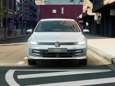 Auto Volkswagen Golf 1.5 tsi ehybrid edition plus 204cv dsg nuova in vendita presso concessionaria Fratelli Giacomel a 42.600 € - foto numero 2