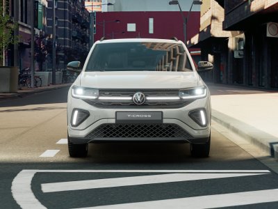 Auto Volkswagen T-Cross 1.0 tsi r-line plus 115cv nuova in vendita presso concessionaria Fratelli Giacomel a 30.200 € - foto numero 2