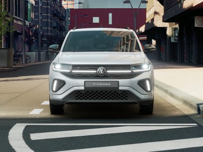 Auto Volkswagen T-Cross 1.0 tsi r-line plus 115cv nuova in vendita presso concessionaria Fratelli Giacomel a 30.200 € - foto numero 2