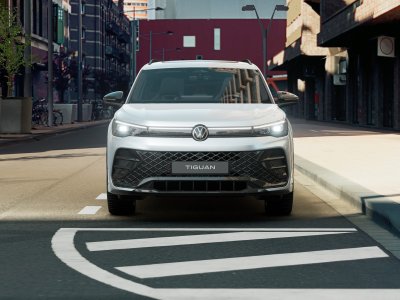 Auto Volkswagen Tiguan 1.5 etsi r-line plus 150cv dsg nuova in vendita presso concessionaria Fratelli Giacomel a 54.400 € - foto numero 2