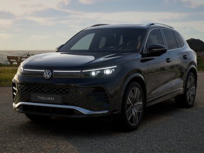 Auto Volkswagen Tiguan 2.0 tdi r-line plus 150cv dsg nuova in vendita presso concessionaria Fratelli Giacomel a 54.700 € - foto numero 1