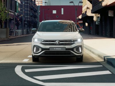 Auto Volkswagen T-Roc 1.0 tsi r-line plus 115cv nuova in vendita presso concessionaria Fratelli Giacomel a 33.400 € - foto numero 2