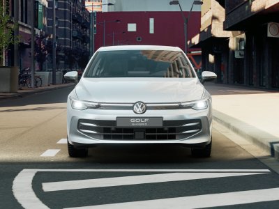 Auto Volkswagen Golf 1.5 tsi ehybrid edition plus 204cv dsg nuova in vendita presso concessionaria Fratelli Giacomel a 45.000 € - foto numero 2