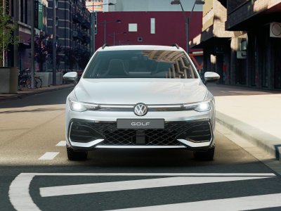 Auto Volkswagen Golf variant 1.5 etsi r-line plus 150cv dsg nuova in vendita presso concessionaria Fratelli Giacomel a 39.700 € - foto numero 2