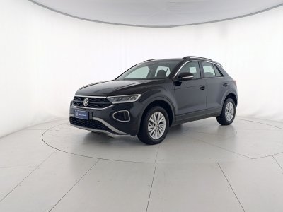 Auto Volkswagen T-Roc 1.5 tsi life dsg usata in vendita presso concessionaria Fratelli Giacomel a 25.400 &euro; - foto numero 1