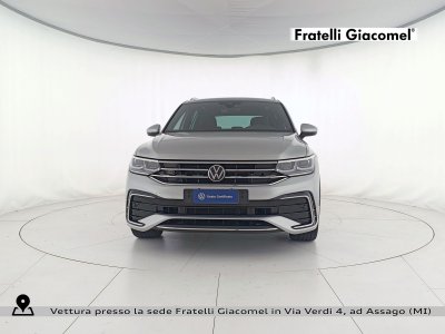 Auto Volkswagen Tiguan 1.5 tsi r-line 150cv dsg usata in vendita presso concessionaria Fratelli Giacomel a 30.900 &euro; - foto numero 2