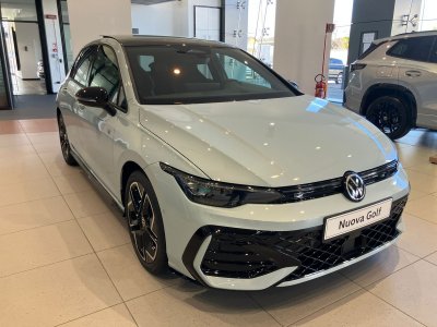 Auto Volkswagen Golf 2.0 tdi r-line plus 150cv dsg km 0 in vendita presso concessionaria Fratelli Giacomel a 36.400 &euro; - foto numero 2