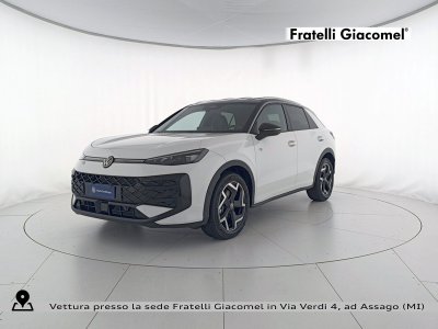 Auto Volkswagen T-Roc 1.5 etsi r-line 150cv dsg km 0 in vendita presso concessionaria Fratelli Giacomel a 34.400 &euro; - foto numero 1