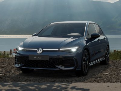 Auto Volkswagen Golf 2.0 tdi r-line plus 150cv dsg nuova in vendita presso concessionaria Fratelli Giacomel a 42.800 &euro; - foto numero 2