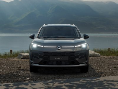 Auto Volkswagen T-Roc 1.5 etsi style 150cv dsg nuova in vendita presso concessionaria Fratelli Giacomel a 40.400 &euro; - foto numero 1