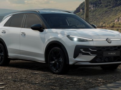 Auto Volkswagen T-Roc 1.5 etsi style 115cv dsg nuova in vendita presso concessionaria Fratelli Giacomel a 37.300 &euro; - foto numero 2