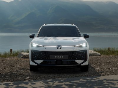 Auto Volkswagen T-Roc 1.5 etsi r-line 150cv dsg nuova in vendita presso concessionaria Fratelli Giacomel a 41.700 &euro; - foto numero 1