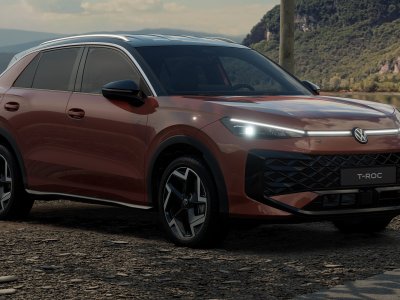 Auto Volkswagen T-Roc 1.5 etsi r-line 150cv dsg nuova in vendita presso concessionaria Fratelli Giacomel a 42.200 &euro; - foto numero 2