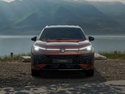 Auto Volkswagen T-Roc 1.5 etsi r-line 150cv dsg nuova in vendita presso concessionaria Fratelli Giacomel a 42.200 &euro; - foto numero 1