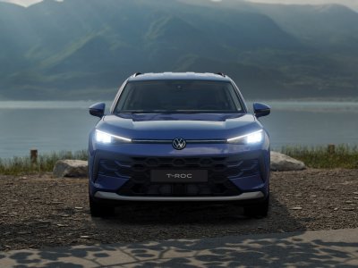 Auto Volkswagen T-Roc 1.5 etsi life 150cv dsg nuova in vendita presso concessionaria Fratelli Giacomel a 37.100 &euro; - foto numero 1