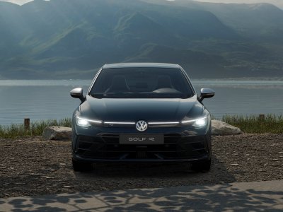 Auto Volkswagen Golf 2.0 tsi r black edition 4motion 333cv dsg nuova in vendita presso concessionaria Fratelli Giacomel a 65.700 &euro; - foto numero 1