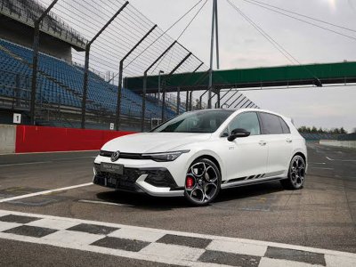 Auto Volkswagen Golf GTI Clubsport 2.0 TSI 221 KW DSG aziendale in vendita presso concessionaria Fratelli Giacomel a 49.900 &euro; - foto numero 1