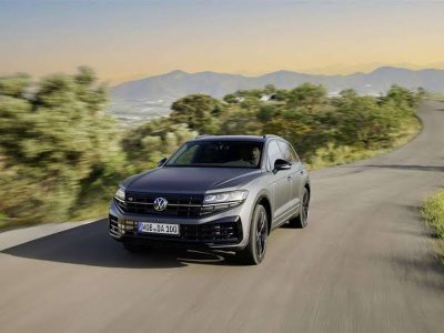 Auto Volkswagen Touareg 3.0 TSI 250KW 4Motion R-Line DSG aziendale in vendita presso concessionaria Fratelli Giacomel a 70.900 &euro; - foto numero 1