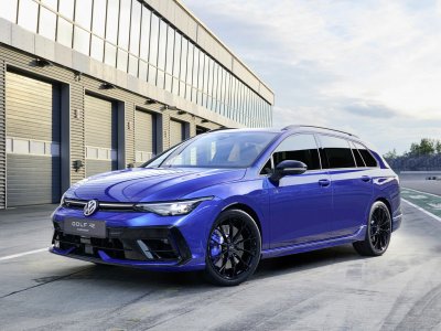 Auto Volkswagen Golf Variant R 2.0 TSI 245KW 4Motion DSG aziendale in vendita presso concessionaria Fratelli Giacomel a 49.900 &euro; - foto numero 1