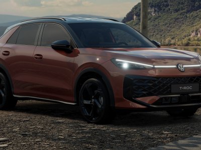 Auto Volkswagen T-Roc 1.5 etsi r-line 150cv dsg nuova in vendita presso concessionaria Fratelli Giacomel a 43.900 &euro; - foto numero 2