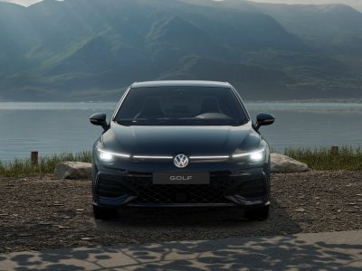 Auto Volkswagen Golf 1.5 etsi r-line plus 150cv dsg nuova in vendita presso concessionaria Fratelli Giacomel a 39.900 &euro; - foto numero 1